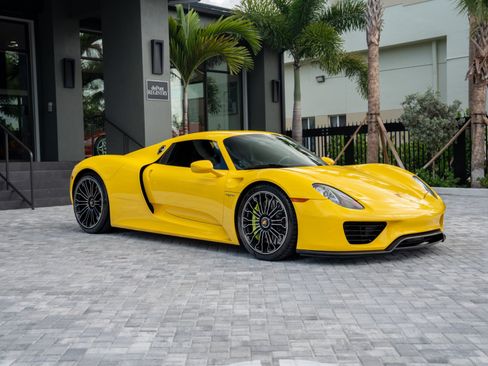 Used 2015 Porsche 918 Spyder AWD/4WD image 2