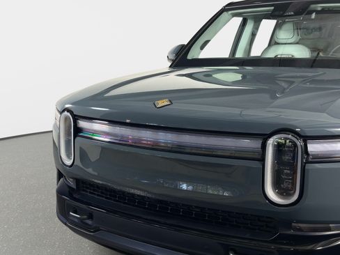 Used 2026 Rivian R1S Premium AWD/4WD image 11