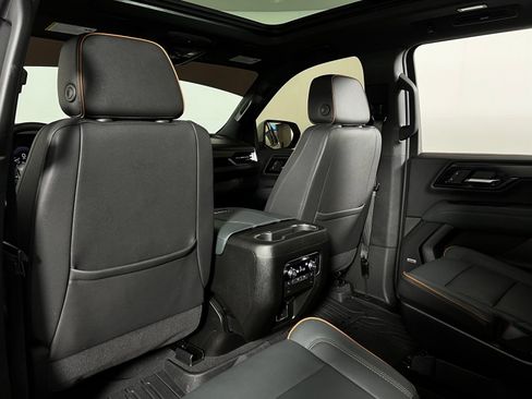 Used 2025 GMC Yukon XL AT4 w/ AT4 Premium Package AWD/4WD image 26