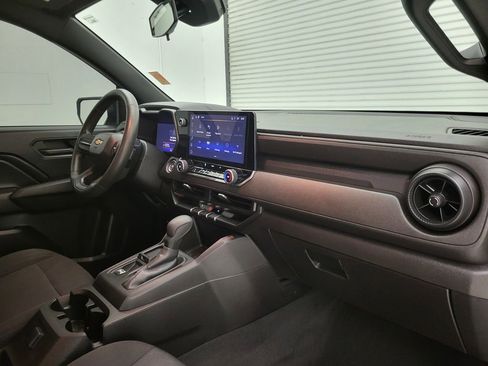 Used 2024 Chevrolet Colorado W/T image 33
