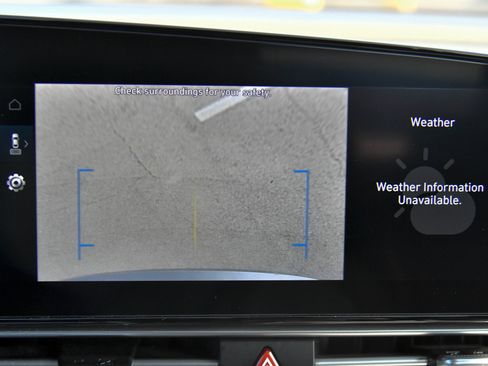 Used 2024 Hyundai Elantra SEL image 18