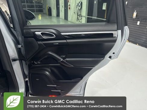 Used 2018 Porsche Cayenne Platinum Edition image 30