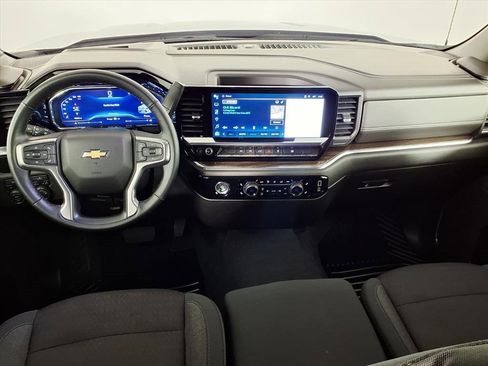 Used 2024 Chevrolet Silverado 1500 LT image 3