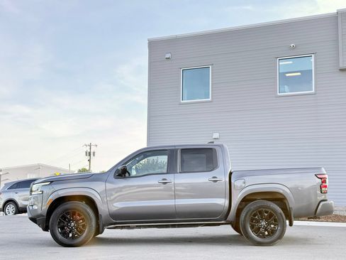 Used 2023 Nissan Frontier SV w/ Midnight Edition Package RWD image 11