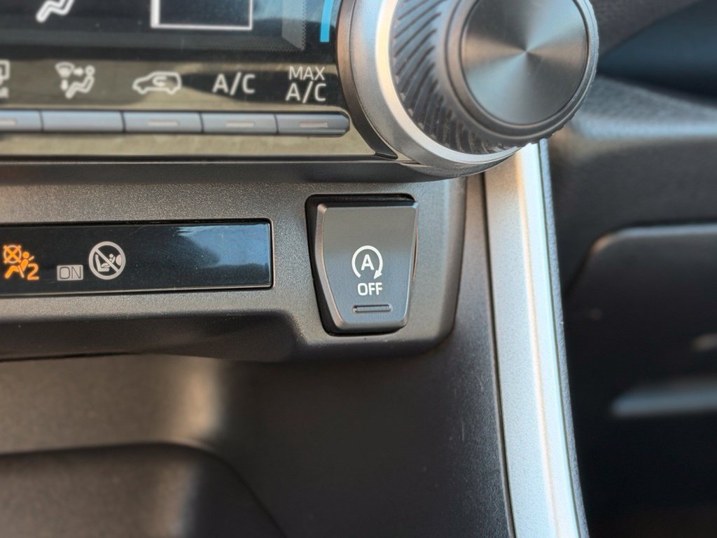 Used 2021 Toyota RAV4 LE AWD/4WD image 16