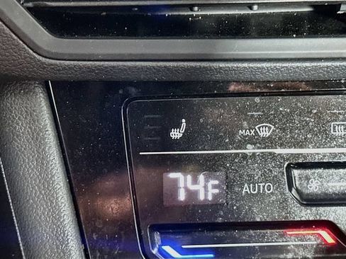 Certified 2025 Volkswagen Jetta SE w/ Sunroof Package FWD image 20