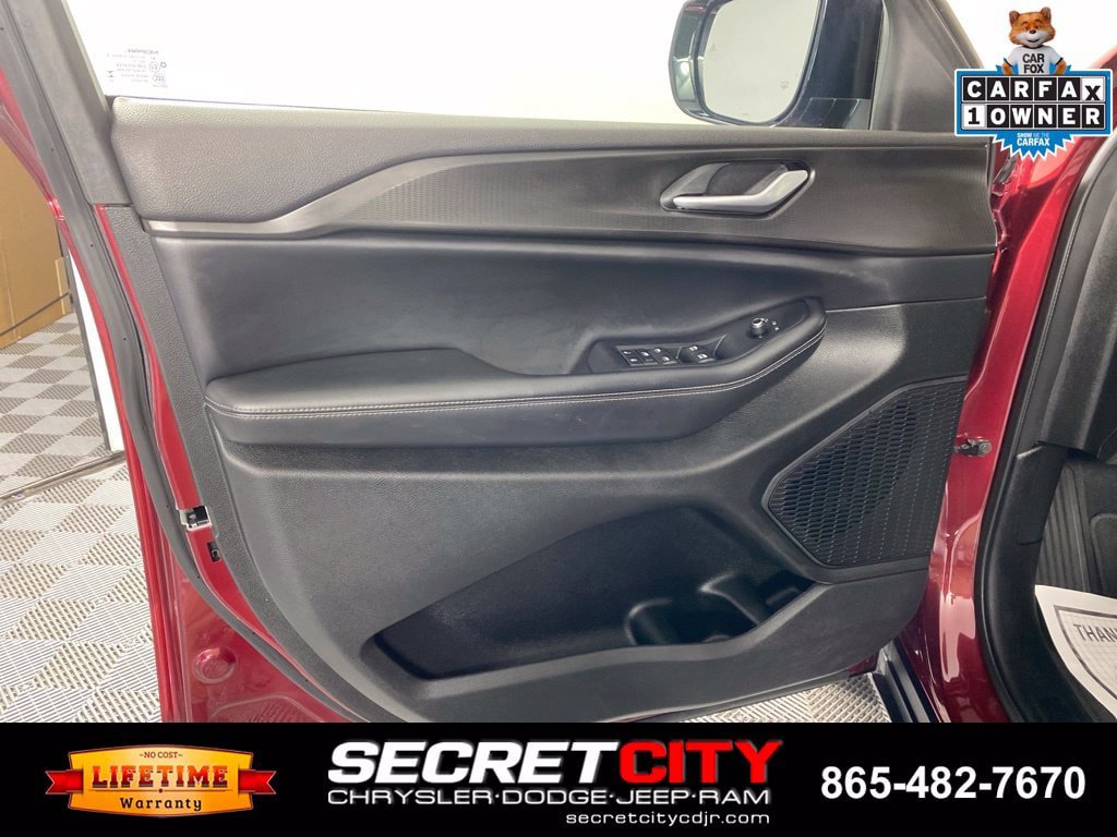 Used 2023 Jeep Grand Cherokee L Laredo AWD/4WD image 12