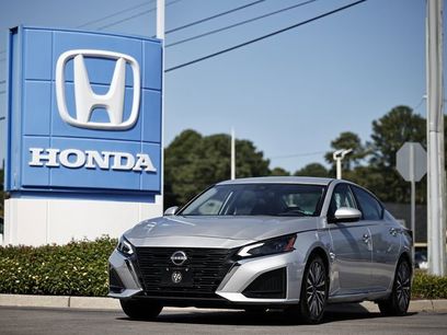Used 2023 Nissan Altima 2.5 SV