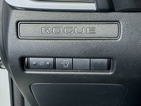 Used 2024 Nissan Rogue S FWD image 11