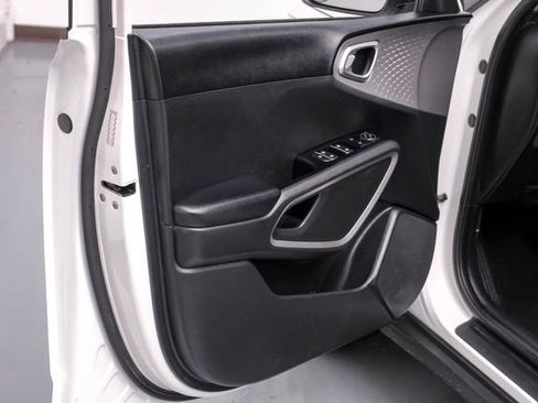 Used 2021 Kia Soul LX image 37