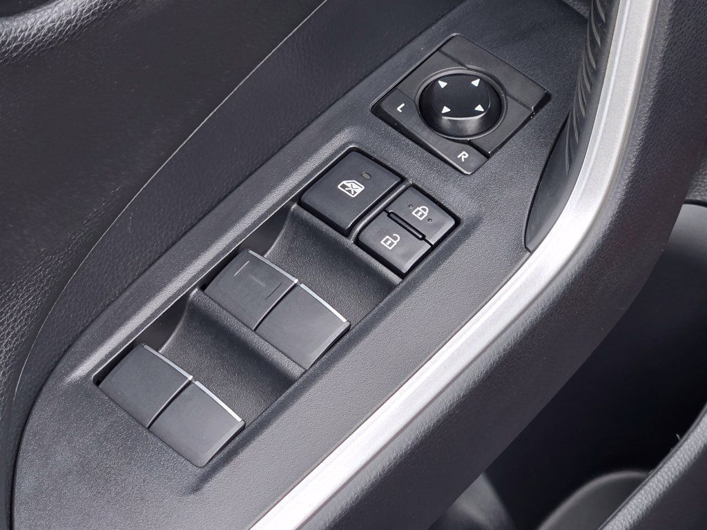 Used 2020 Toyota RAV4 Limited AWD/4WD image 31