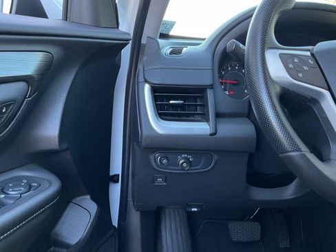 Used 2024 GMC Terrain SLE image 25