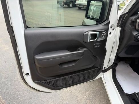 Used 2022 Jeep Wrangler Unlimited Sport AWD/4WD image 12