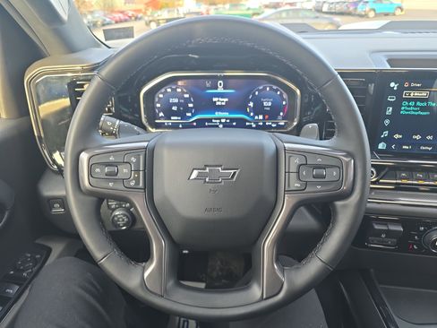 Used 2025 Chevrolet Silverado 1500 ZR2 image 22
