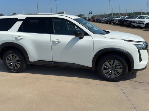 Used 2026 Nissan Pathfinder S AWD/4WD image 3