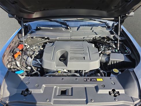 New 2026 Land Rover Defender 130 X-Dynamic SE image 32