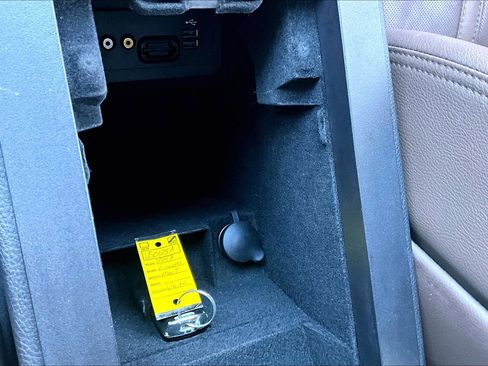 Used 2013 Lincoln MKT AWD image 32