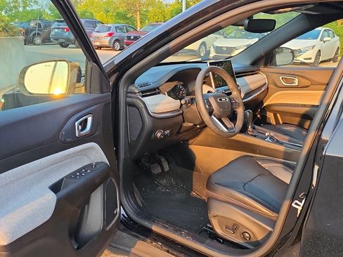 Used 2023 Jeep Compass Latitude w/ Sun and Sound Group AWD/4WD image 10