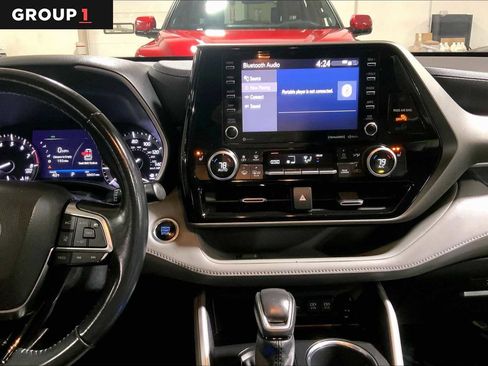 Certified 2021 Toyota Highlander XLE image 7