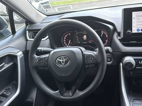 Used 2025 Toyota RAV4 XLE AWD/4WD image 22