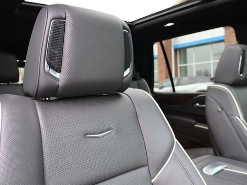 Used 2024 Cadillac Escalade Premium Luxury image 59