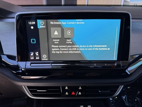 Used 2024 Volkswagen Atlas Cross Sport SE w/ Panoramic Sunroof Package FWD image 23