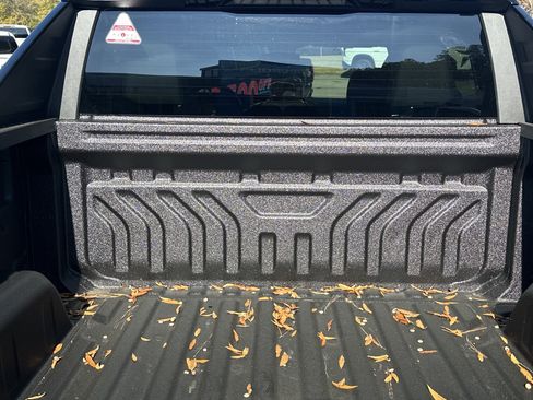 New 2025 Chevrolet Silverado EV LT image 19