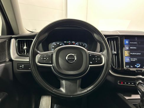 Used 2019 Volvo XC60 T5 Momentum w/ Multimedia Package AWD/4WD image 12