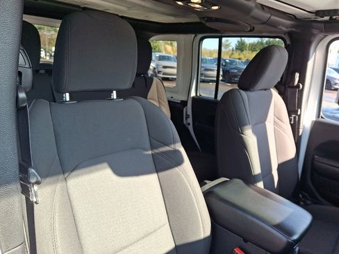 Used 2023 Jeep Wrangler Unlimited image 13