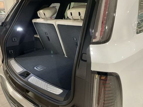 New 2026 Cadillac Vistiq Luxury image 15