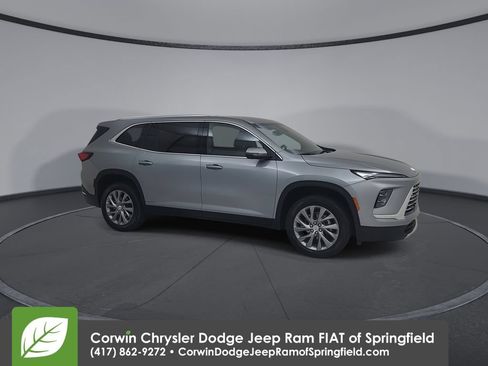 Used 2025 Buick Enclave Preferred FWD image 2