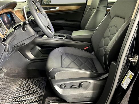 Used 2024 Volkswagen Atlas SE image 19