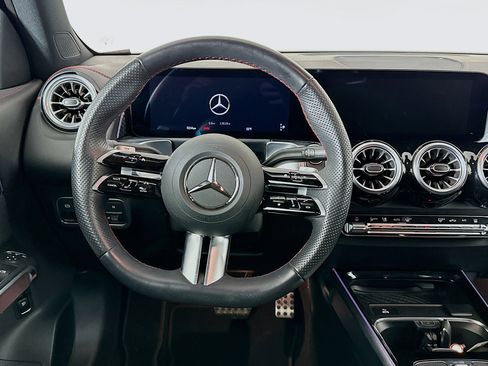 Used 2024 Mercedes-Benz EQB 250+ image 18