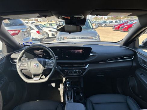 Used 2025 Buick Envista Sport Touring image 32