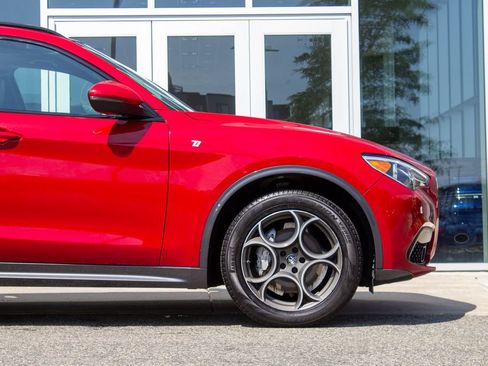 Used 2023 Alfa Romeo Stelvio Ti AWD/4WD image 5