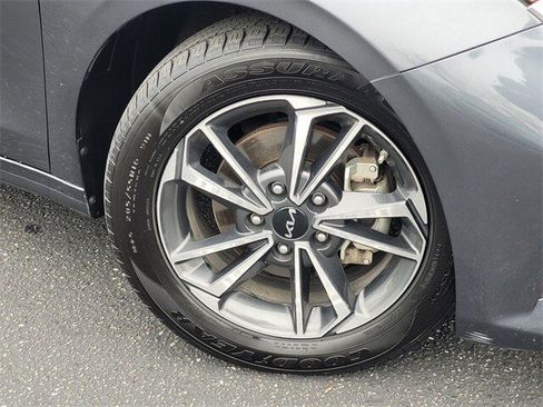 Used 2023 Kia Forte LXS image 9