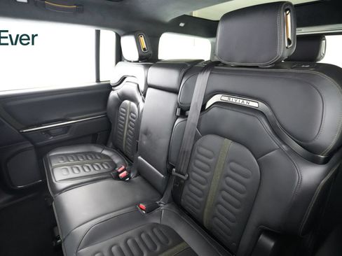 Used 2025 Rivian R1S Adventure Dual AWD/4WD image 24