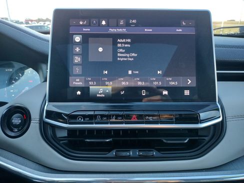 Used 2023 Jeep Compass Limited w/ Sun and Sound Group image 13