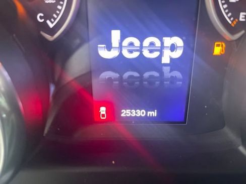 Used 2023 Jeep Gladiator Sport AWD/4WD image 17