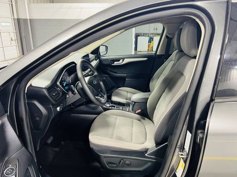 Used 2020 Ford Escape SE image 23