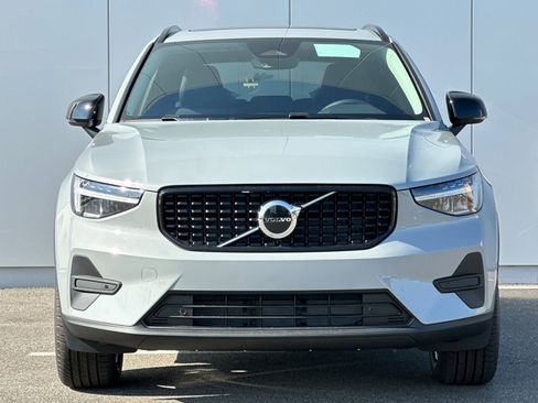 New 2026 Volvo XC40 B4 Core w/ Climate Package image 8