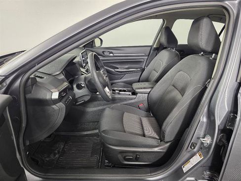 Used 2024 Nissan Altima 2.5 SV FWD image 24