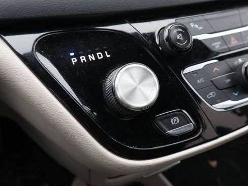 Used 2017 Chrysler Pacifica Touring-L Plus w/ Tire & Wheel Group image 24