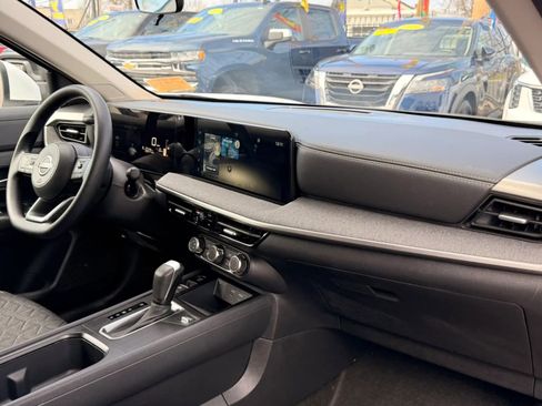 Used 2025 Nissan Kicks SV image 16