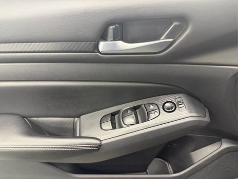 Certified 2025 Nissan Altima 2.5 SV FWD image 13