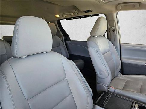 Used 2020 Toyota Sienna XLE FWD image 20