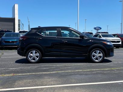 New 2025 Nissan Kicks Play S