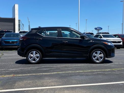 New 2025 Nissan Kicks Play S image 3