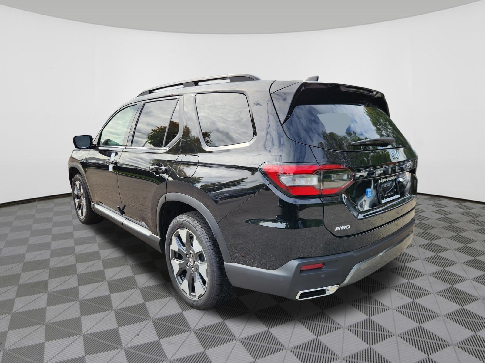New 2026 Honda Pilot Touring image 3
