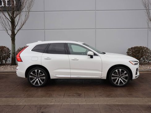Used 2023 Volvo XC60 T8 Ultimate w/ Climate Package image 5